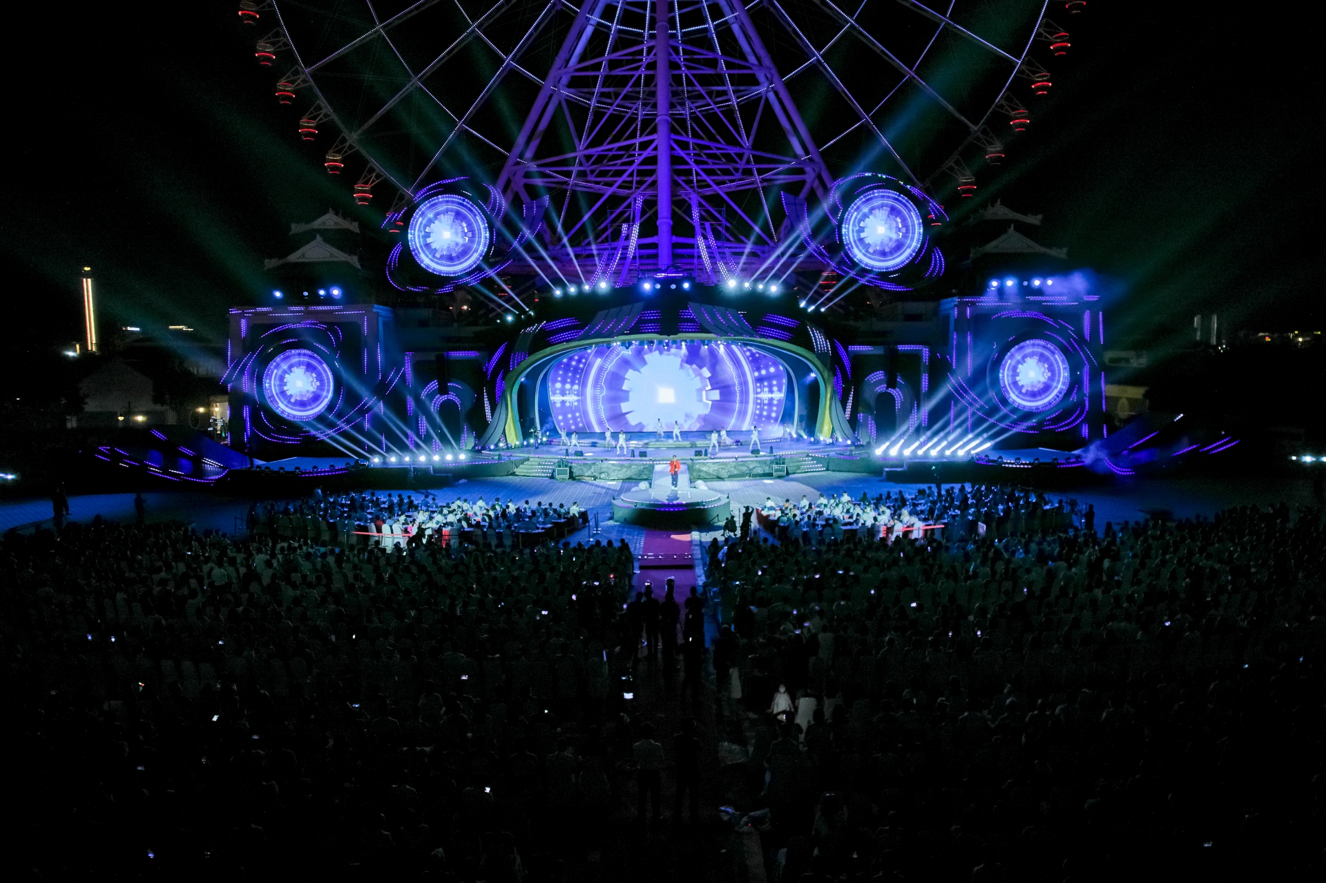 Mixer điều khiển ánh sáng sân khấu Mixer điều khiển ánh sáng sân khấu