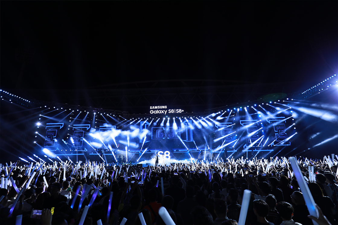 Mở màn sôi động Mở màn sôi động