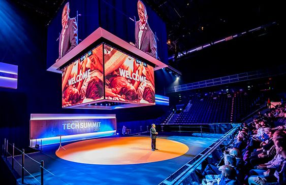 Sân khấu họp báo