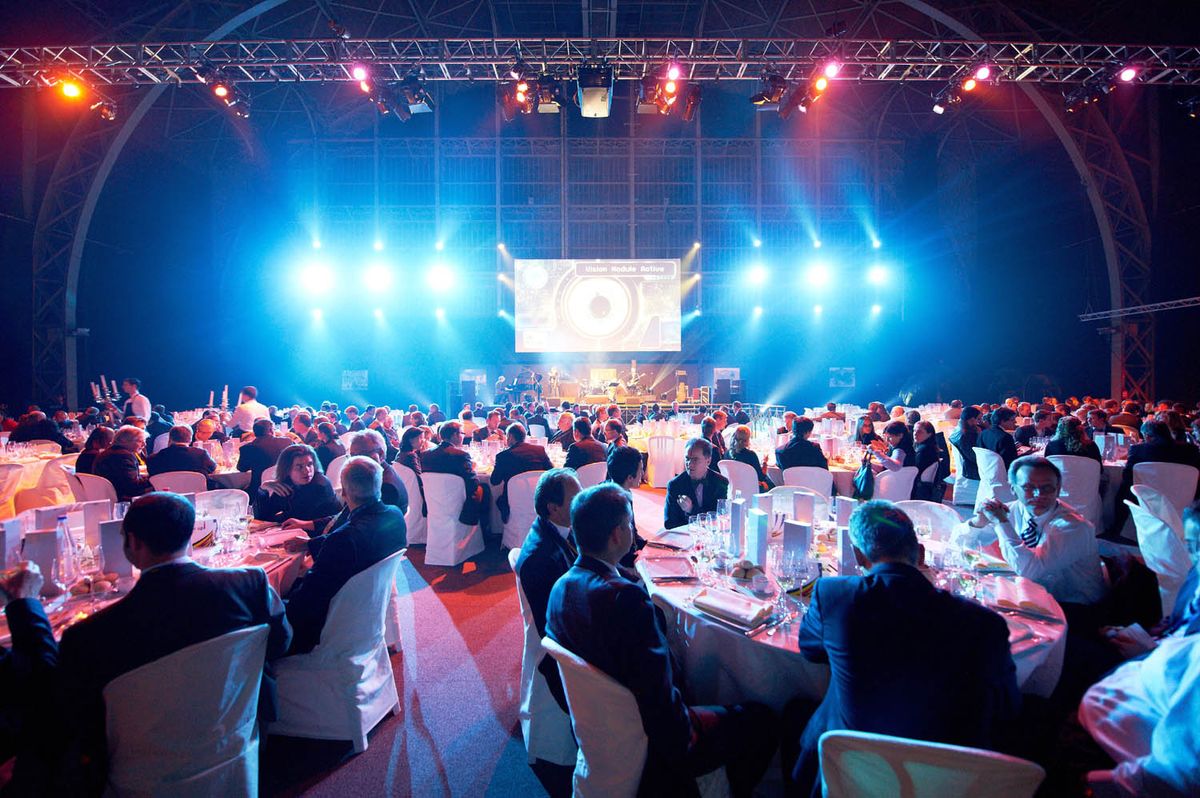 Tiệc gala cuối năm kết hợp du lịch – Trải nghiệm và gắn kết Tiệc gala cuối năm kết hợp du lịch – Trải nghiệm và gắn kết