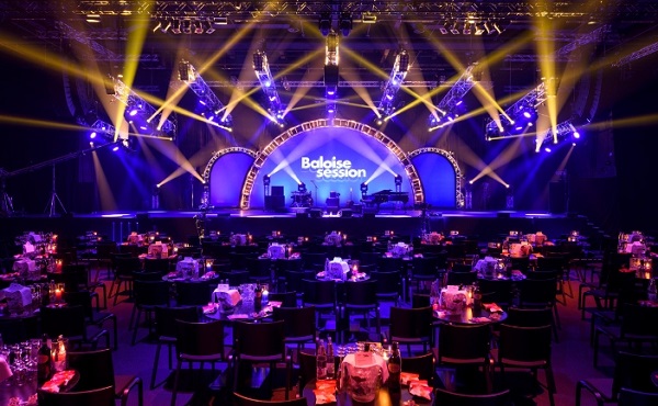 Tương tác giữa ánh sáng và không gian