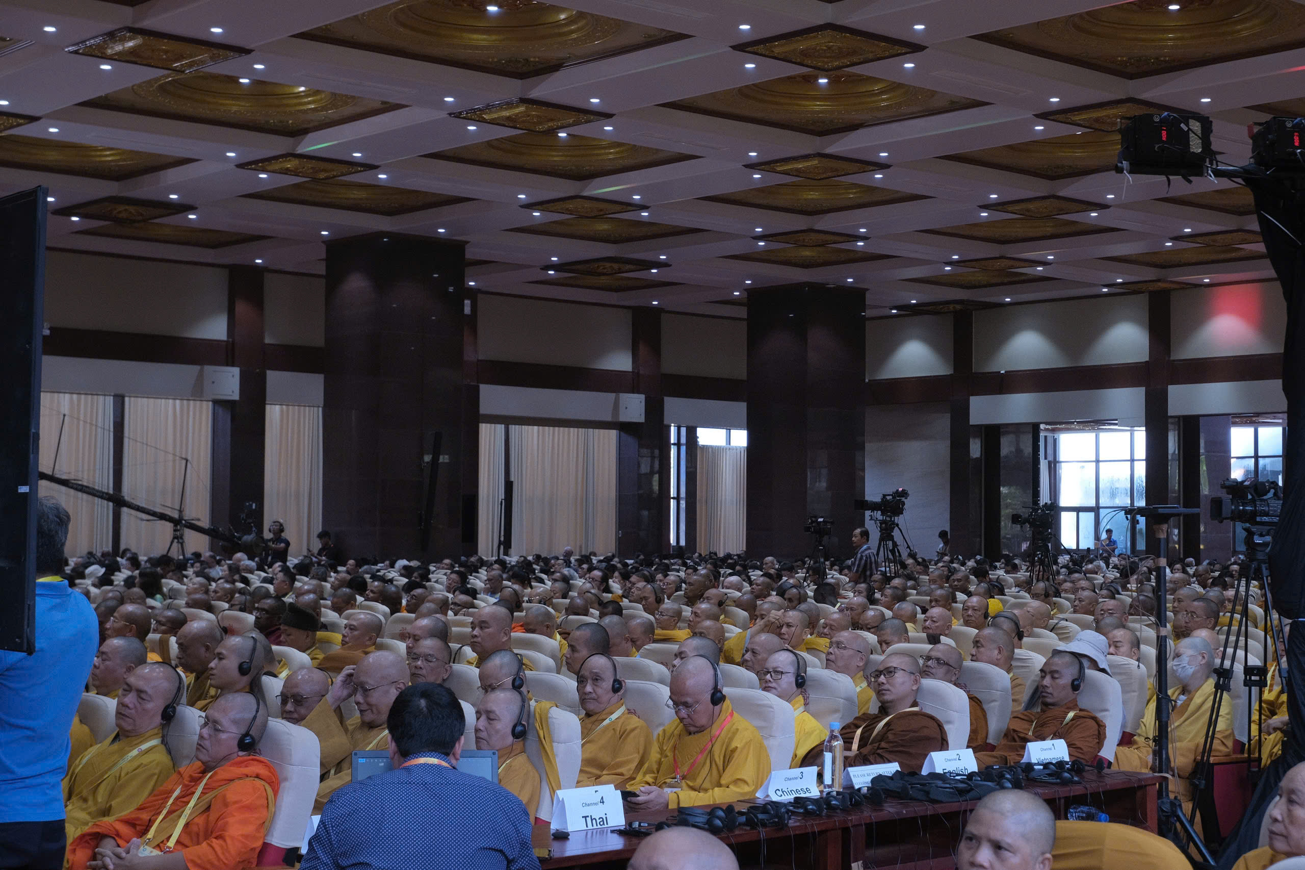 hàng nghìn người tham dự lễ Bế mạc Vesak hàng nghìn người tham dự lễ Bế mạc Vesak