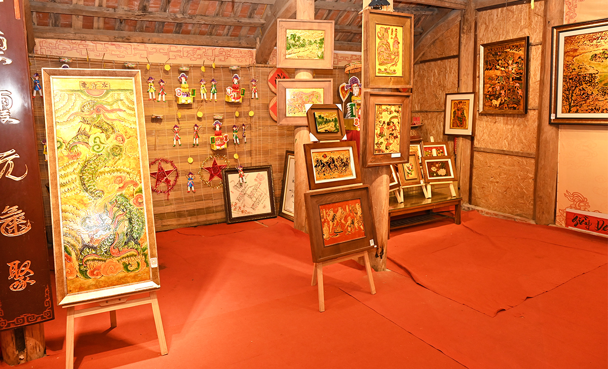 không gian triển lãm họa màu - dân gian