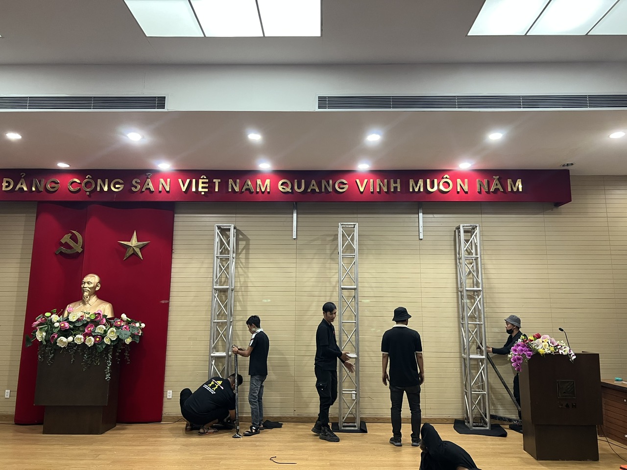 khung truss gắn màn hình LED sự kiện