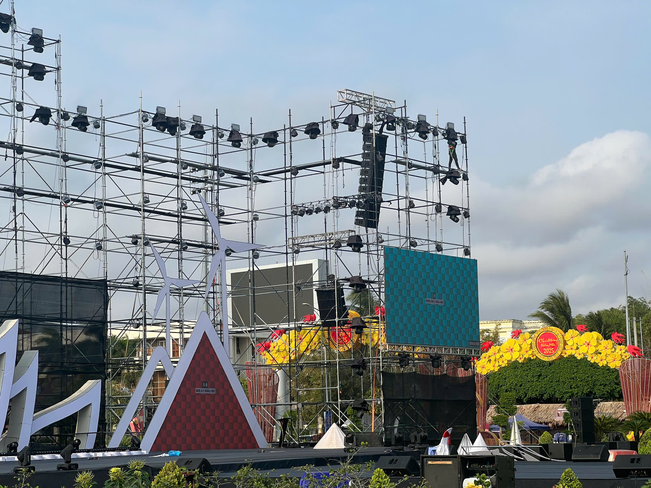 layer truss phục vụ festival layer truss phục vụ festival