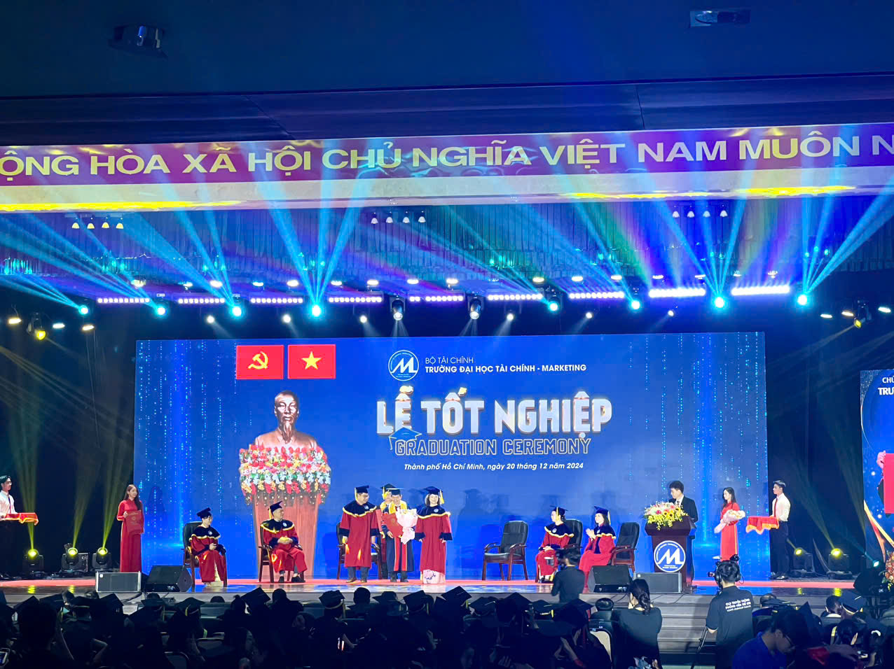 lễ trao bằng tiến sĩ lễ trao bằng tiến sĩ