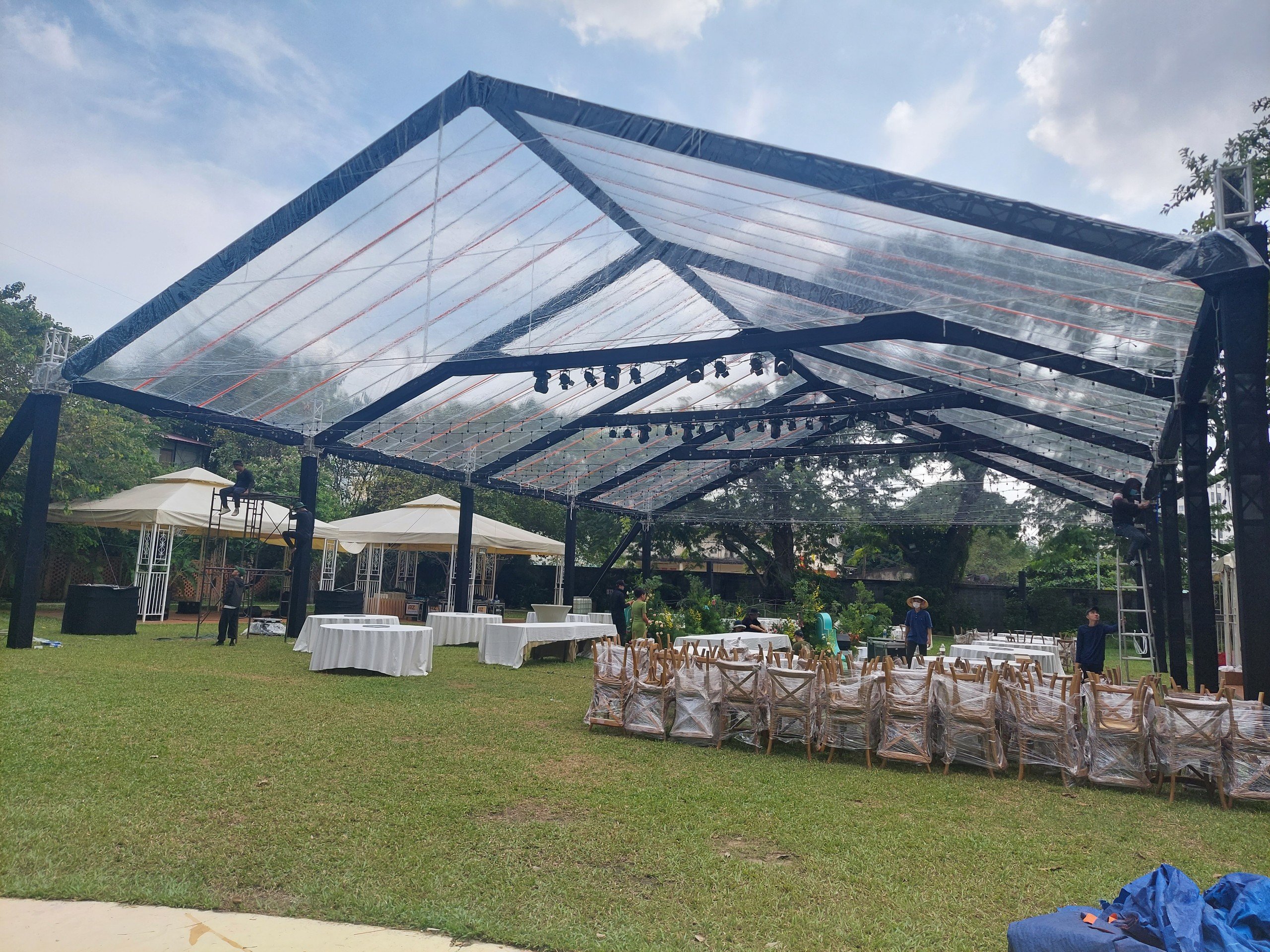 nhà bạt mái trong