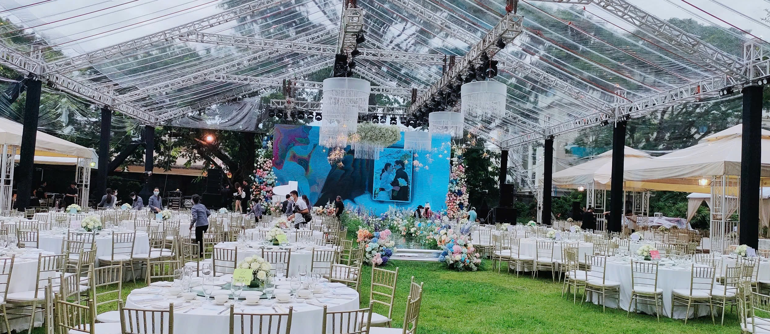 nhà bạt mái trong đám cưới