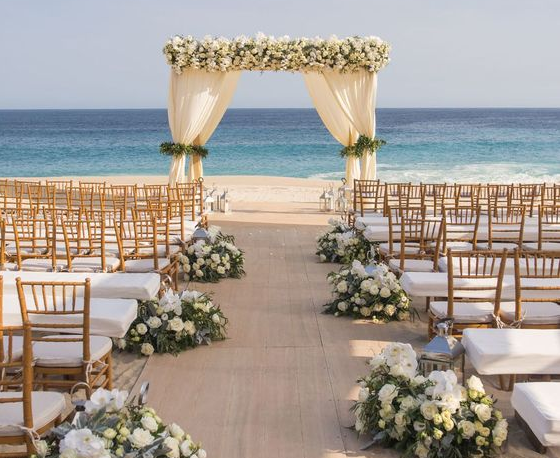 tiệc cưới tại bãi biển