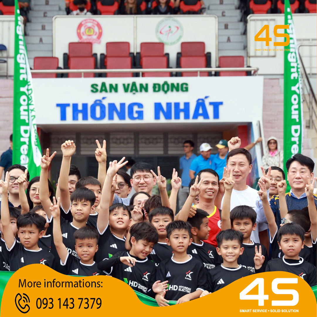 chương trình giao lưu bóng đá cùng HLV Kim Sang-sik tại sân Thống Nhất